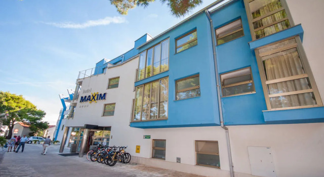 Hotel Maxim, Забронировать Отель Божава Dugi Otok