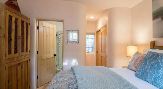 Buenas Noches - Quintessential Eastside Getaway With Spacious Patio, Two Kiva Fireplaces, Walk to Canyon Rd. and the Plaza, Varaa Hotelli Santa Fe New Mexico