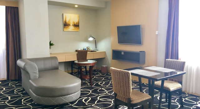 Люкс Premier с балконом Planet Holiday Hotel & Residence