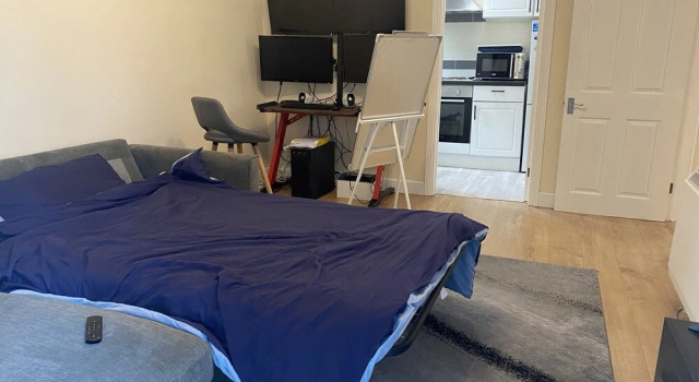 Inviting 1-bed Apartment in Southampton in a Quiet, Varaa Huoneisto Asunnot kohteessa Merseyside, Huoneisto
