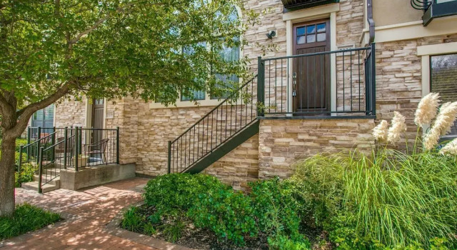 Stylish 3 bedroom Town Home at shops at