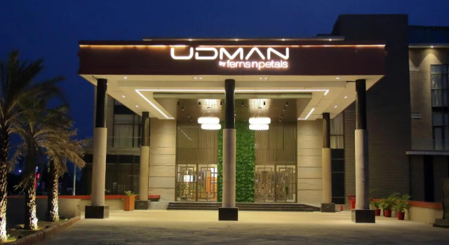 Udman Greater Noida By Ferns N Petals, Забронировать Отель Бизнес-отели Грейтер-Нойда, 4* 5*