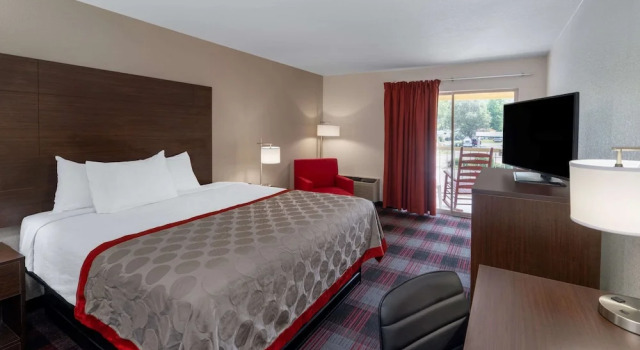 Двухместный номер Standard с балконом и с видом на горы Ramada by Wyndham Maggie Valley