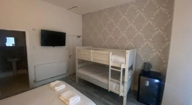 No.6 York Villas Guest House, Забронировать Гостевой дом Anfield Ливерпуль, рядом с World of Glass