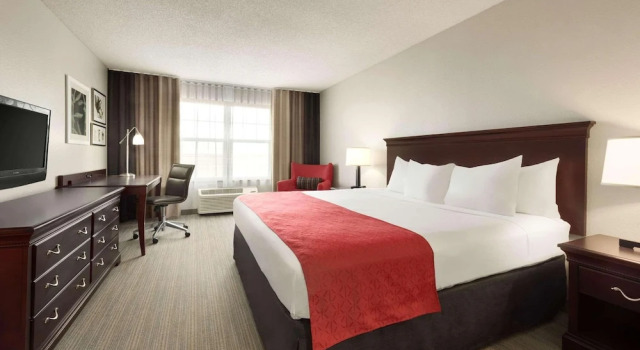 Двухместный номер Country Inn & Suites by Radisson, Kansas City at Village West, KS