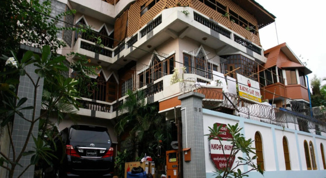 Kaung Lay Inn, Book Hotel Bahan 