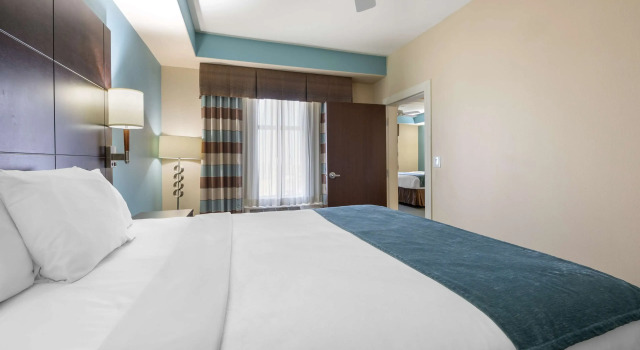 Четырёхместный люкс c 1 комнатой Best Western Plus Midland Suites
