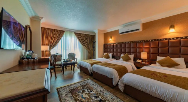Трёхместный номер Deluxe Town Season Hotel