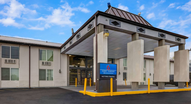 Rodeway Inn Indianapolis, Book Motel Hoteller i Warren Township med parkering, Parkering