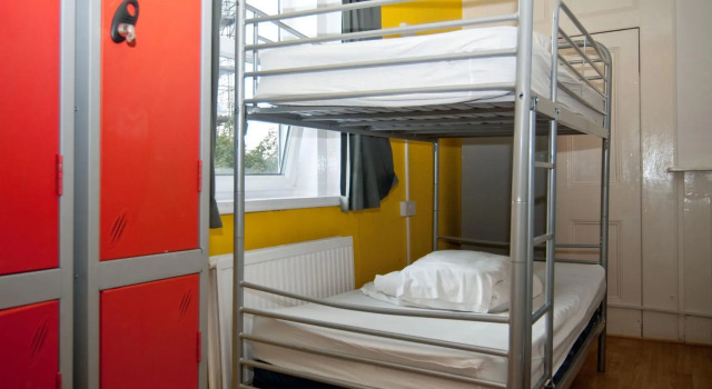 Кровать в общем номере (женский номер) Book A Bed Hostels