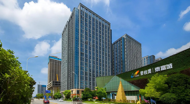 Vienna 3 Best Hotel (Yaxin Hospital Aeon Mall)