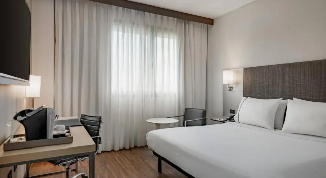 Двухместный номер Plus Standard AC Hotel Bologna by Marriott