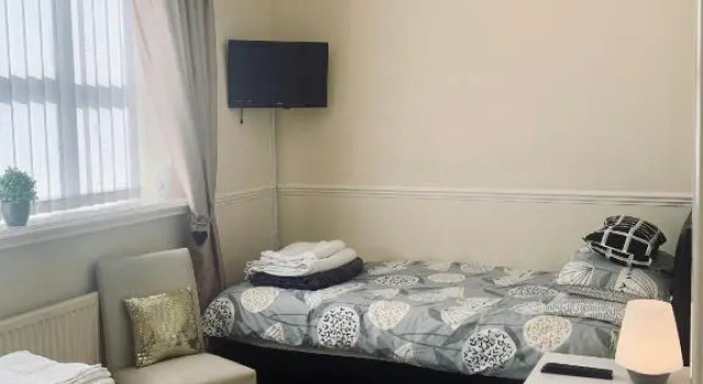 Be My Guest Liverpool - Ground Floor Apartment with Parking