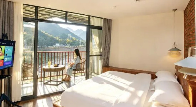 Семейный люкс с балконом и с видом на реку Mosu | Hongcun Xiangju · Luxury Designer Vacation Apartment (Huangshan Flagship Store)