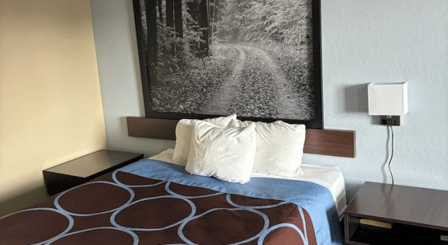 Super 8 Escanaba, Book Hotel Hoteller i Escanaba med pool, Swimmingpool