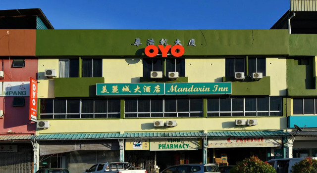 OYO 90052 Mandarin Inn, Rezerwuj Hotel Hotele w Sarawak z parkingiem, Parking