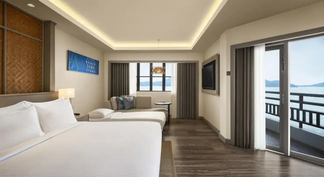 Семейный номер Standard с балконом DoubleTree by Hilton Damai Laut