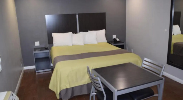 Люкс Deluxe Inn Hawthorne/ LAX