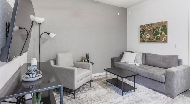 Апартаменты с 2 комнатами Landing Furnished Apartments near University Heights