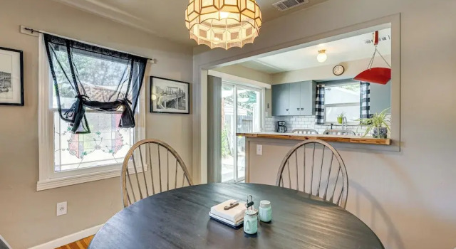 < 1 Mi to Oakland A's Park: West Sacramento Home, Забронировать Дом для отпуска Коттеджи Уэст-Сакраменто, Коттедж