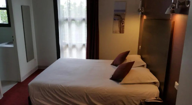 Трёхместный номер Superior Hôtel les jardins du canal - piscine chauffée - solaire eco responsable - parking - garage - bornes électriques - accueil vélos - kids friendly