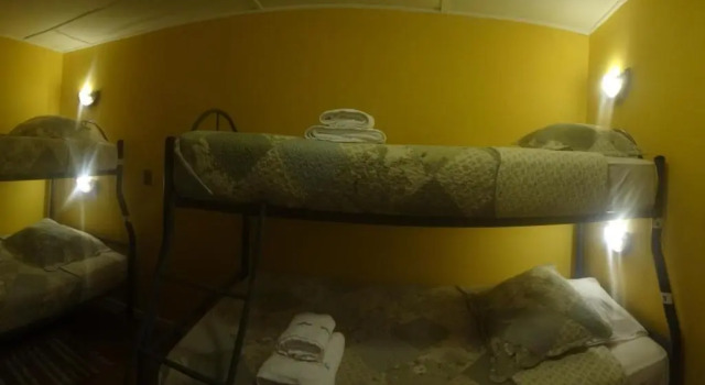 Кровать в общем номере Hostal Kirckir