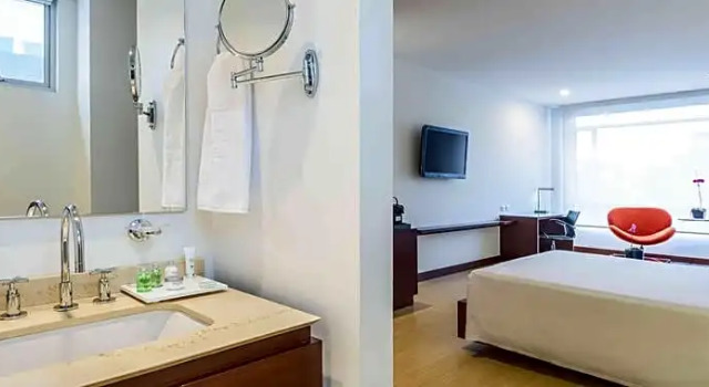 Номер Standard с красивым видом из окна NH Bogota Urban 93 Royal