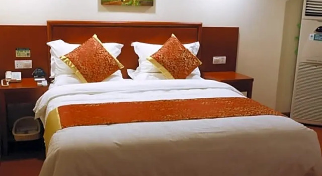 Двухместный номер Deluxe GreenTree Inn Heze Mudan Road Bus Terminal Station Express Hotel