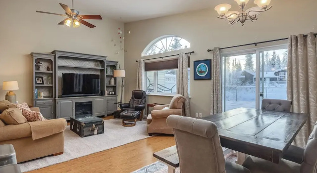 Коттедж 2BR Home w/ Fireplace, Streaming, Dogs Allowed