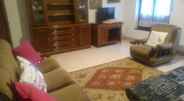 House With 5 Bedrooms in Póo, With Wonderful Mountain View and Enclosed Garden - 1 km From the Beach, Prenota Appartamento Hotel a Asturie con parcheggio, Parcheggio