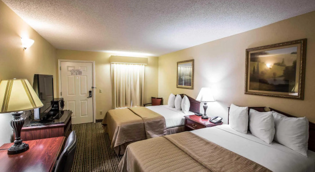 Четырёхместный номер Standard Quality Inn Johnson City I-26 exit 17