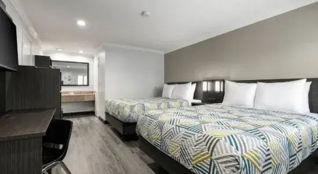 Шестиместный люкс Motel 6-Anaheim, CA - Convention Center