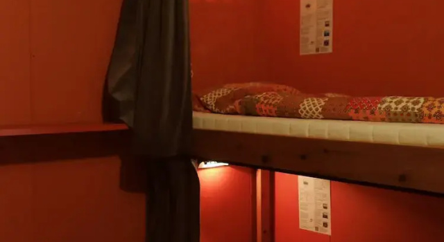 Кровать в общем номере Stamsund Hostel