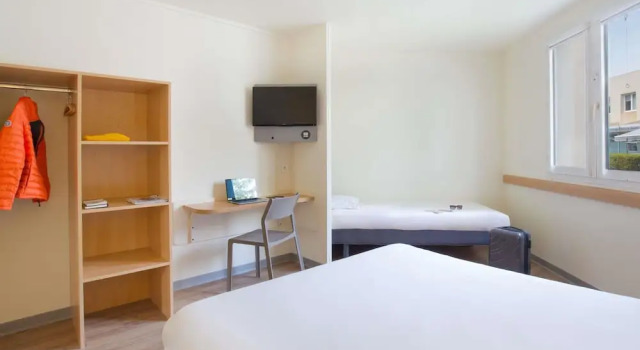 Четырёхместный семейный номер Standard ibis budget Aubagne Paluds Agora