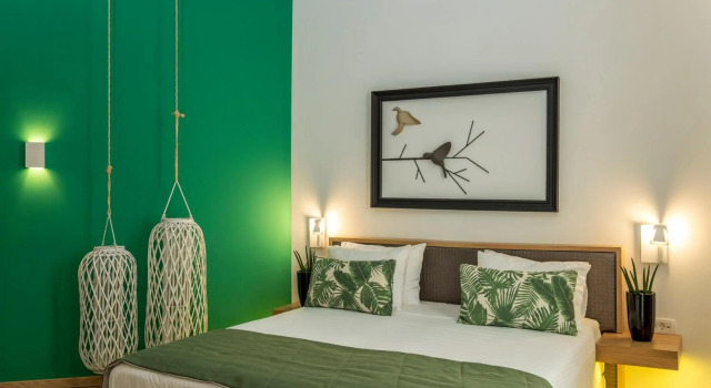 Kalamaki Luxury Suites