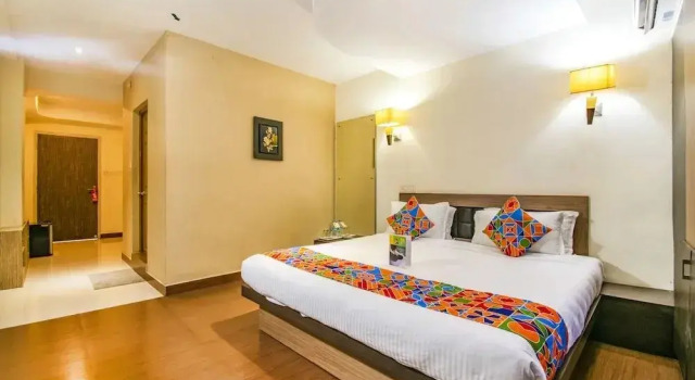Empire Grand Suites by FabHotels, Забронировать Отель Коччи штат Керала, рядом с Abad Nucleus Mall