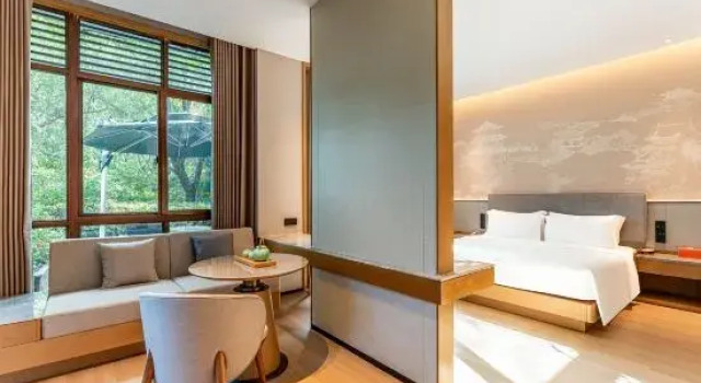 Люкс с видом на озеро Yunhe Yebao Hotel (Shaoxing Olympic Sports Center Branch)