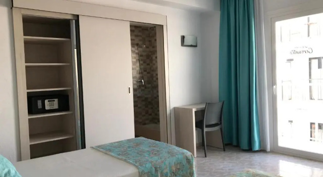 Двухместный номер Standard с балконом Hostal Cervantes