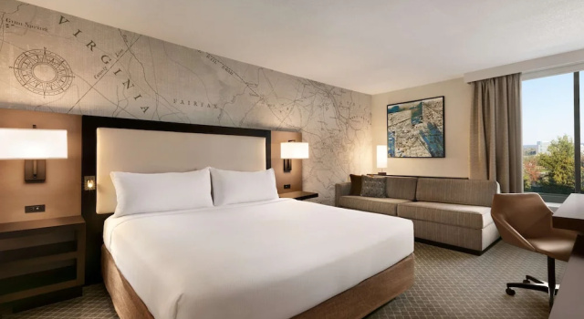 Номер Deluxe DoubleTree by Hilton McLean Tysons