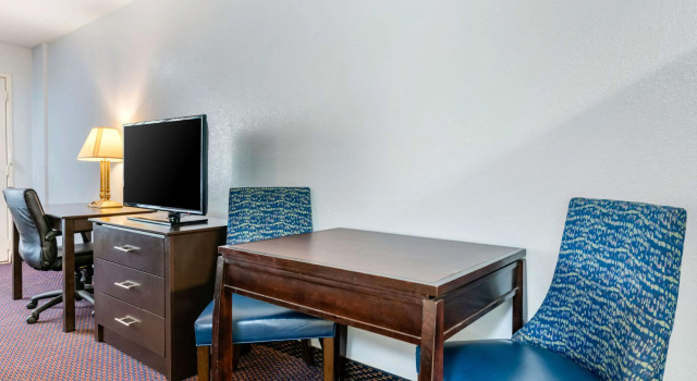 Четырёхместный люкс Quality Inn Sarasota North Near Lido Key Beach