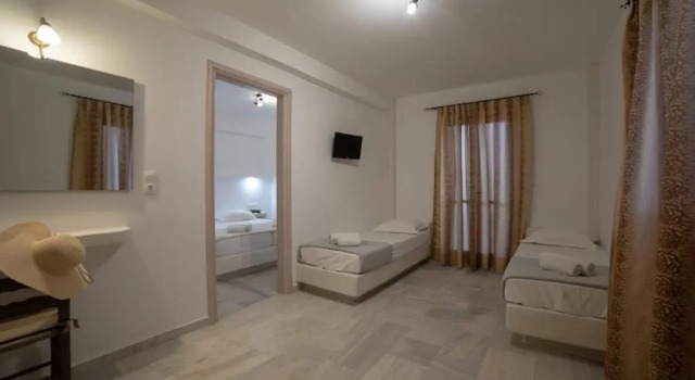 Четырёхместный номер Standard Aphrodite Hotel & Apartments