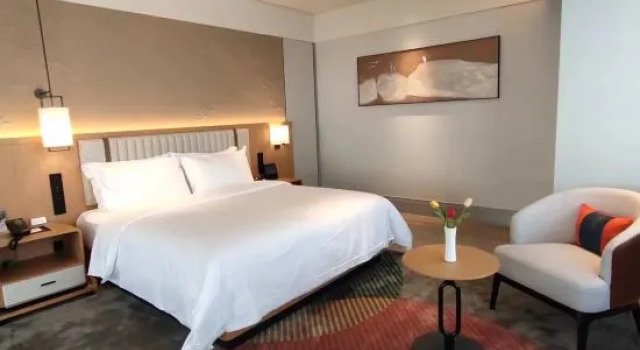 Люкс с видом на озеро Sunstone Plaza Hotel