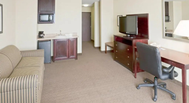 Люкс Holiday Inn Express Hotel & Suites Eagle Pass by IHG