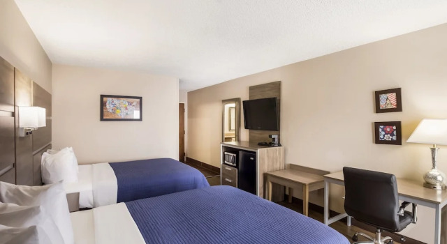 Четырёхместный номер Standard Hometown Inn Thomasville