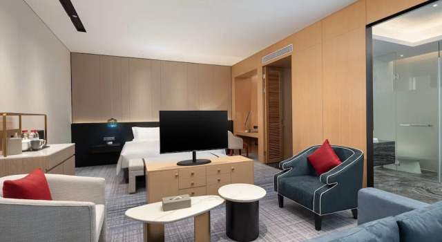 Люкс Deluxe Ramada by Wyndham Huaian City Center