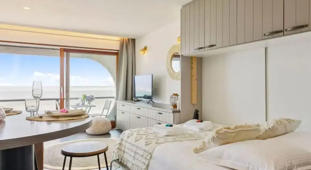 Beautiful Studio With Stunning Seaview and Terrace, Prenota Appartamento Heist 