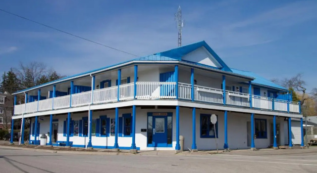 King George III Inn, Забронировать Отель Отели Ниагарского винодельческого региона с парковкой, Парковка