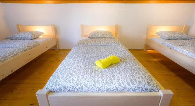 Трёхместный номер Standard 1A Adventure Hostel