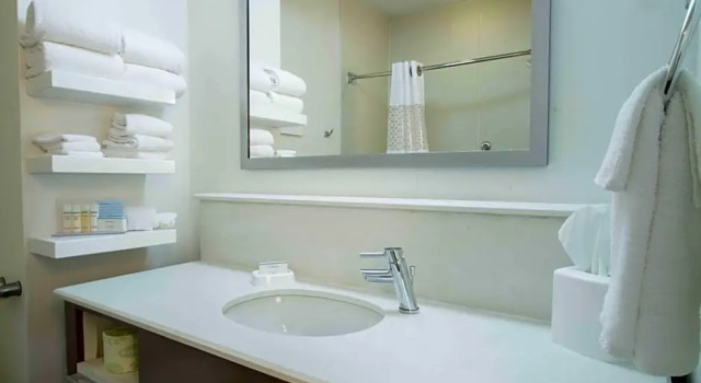 Четырёхместный номер Standard c 1 комнатой Hampton Inn South Haven