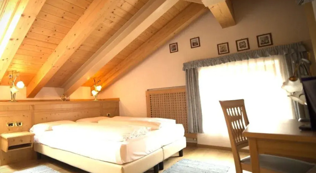 Design Chalet Zirm - check-in at Olympia Hotel, Забронировать Шале Коттеджи Livinallongo del Col di Lana, Коттедж